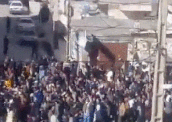 Më shumë se 50 persona kanë humbur jetën gjatë protestave në Iran, ndërsa shërbimi i Internetit është pezulluar për më shumë se 24 orë.