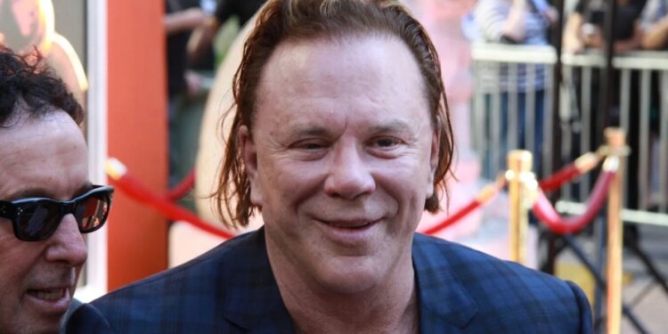 Mickey Rourke në një situatë të vështirë: rrezikon të dëbohet nga shtëpia dhe ka një borxh prej 60,000 dollarësh.