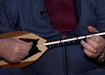 Mjeshtri e fillon rrugëtimin e tij me lahutë në dorë, që në moshën 10 vjeçare, duke iu mësuar profesionin rinisë: Ruajtja e traditës.