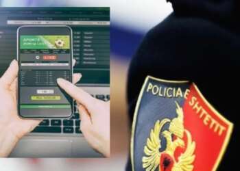 “Mos vendos skedina fituese o bos, na jep %”/ TCH publikon bisedat mes policëve që bënin baste: He mo tigër, duhet të dorëzojmë paratë për llotarinë.