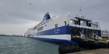 Moti i keq në Adriatik shkakton ndryshime në lundrimet e trageteve Durrës–Bari