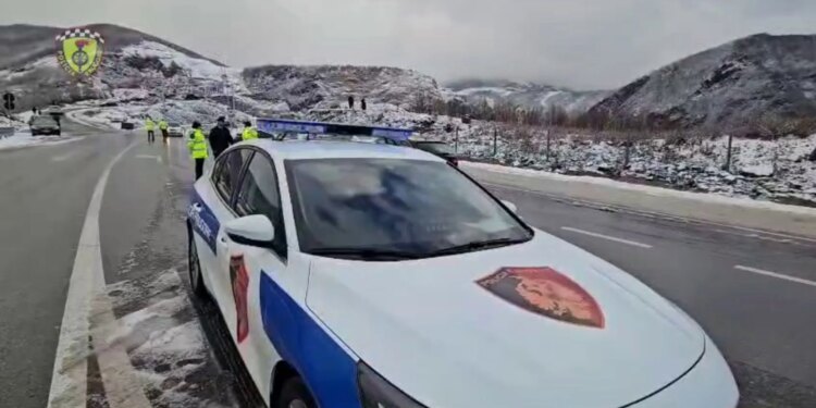 Moti i rënduar/ Policia Rrugore i kërkon shoferëve të përdorin goma dimërore dhe mjete antirrëshqitëse