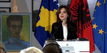 "Na dëshmoi se në këto troje jeton një popull evropian", Spiropali në ceremoninë për nder të 90-vjetorit të lindjes së Kadaresë: Ambasadori i shpirtit të shqiptarëve në botë.