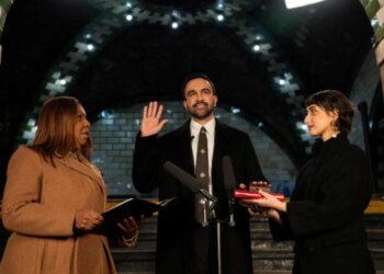 Në emër të Kuranit, Zohran Mamdani shpall betimin dhe merr zyrtarisht detyrën si kryebashkiak i New Yorkut.