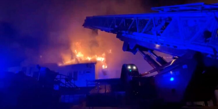 Negociatat për paqe mes SHBA-së, Ukrainës dhe Rusisë vazhdojnë, ndërkohë që Ukraina kryen sulme me raketa dhe dronë në rajonin kufitar të Rusisë.