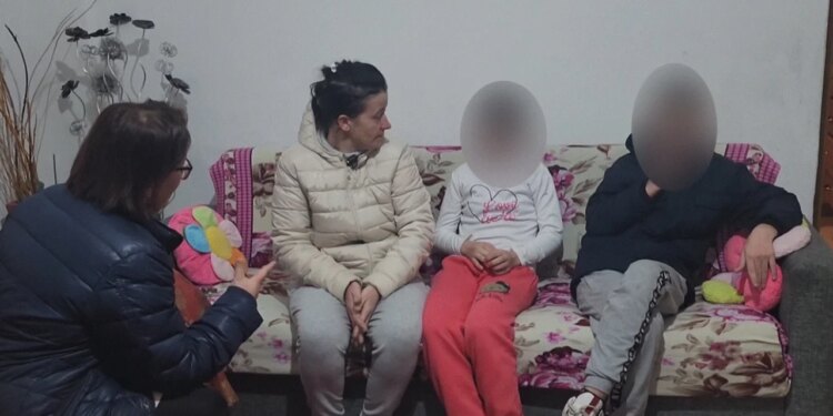 Nënat e fëmijëve me autizëm mbështeten në kërkimin e një strehimi të përshtatshëm; betejat vazhdojnë për të siguruar një mjedis të ngrohtë për të gjithë.