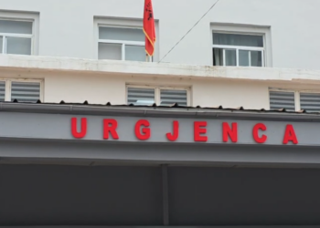 Ngjarjet në Fier: 25 të rinj shtrihen në spital si pasojë e konsumit të alkoolit gjatë festimeve të vitit të ri