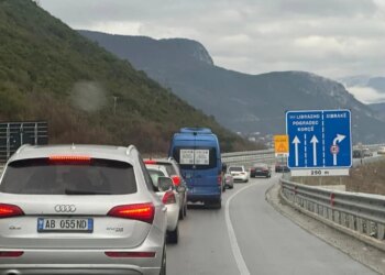Ngricat dhe bora penguan qarkullimin në akset Elbasan–Librazhd–Përrenjas, por tani situata është rikuperuar.