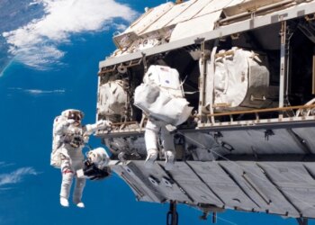 Një astronaut përballë vështirësive shëndetësore, NASA njofton rikthimin urgjent të ekuipazhit të Stacionit Ndërkombëtar të Hapësirës në Tokë.