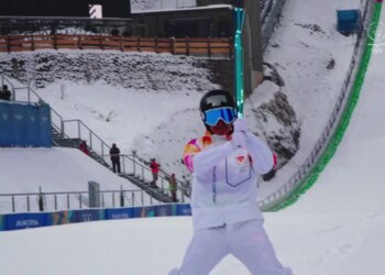 Një “shqiptare” mban flakën, nëna dhe trajnerja e Lara Colturit ruajnë traditën me Pishtarin Olimpik