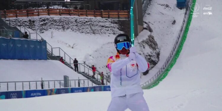 Një “shqiptare” mban flakën, nëna dhe trajnerja e Lara Colturit ruajnë traditën me Pishtarin Olimpik