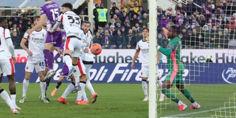 Nkunku ndihmon Milanin të shmangë humbjen në minutat e fundit…kuqezinjtë fituar një barazim me Fiorentinën.