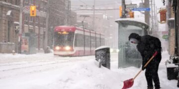 Numri i viktimave nga kushtet e këqija atmosferike në SHBA rritet në 17, përfshirë një adoleshente 16-vjeçare.