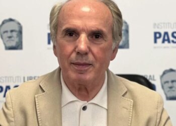 Opinion/ Preç Zogaj: Rrëzimi i qeverisë nuk është në dorën e opozitës