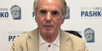 Opinion/ Preç Zogaj: Rrëzimi i qeverisë nuk është në dorën e opozitës