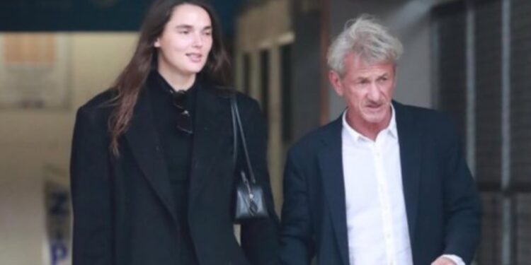 Pamjet që bëjnë xhiron e rrjetit/ Aktori Sean Penn shfaqet me të dashurën e tij, 34 vite më të re, çfarë ndodh mes tyre.