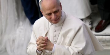 Papa Leoni lëshon një paralajmërim të pazakontë: Shmangni bisedat me femrat e krijuara me AI, përndryshe do të hasni pasoja të rënda.