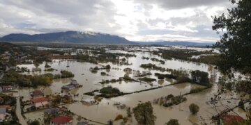 Paralajmërim nga IGJEUM: Shira të forta pritet të shkaktojnë rritje të rrezikshme të prurjeve deri të enjten, ja zonat që do të preken më shumë.