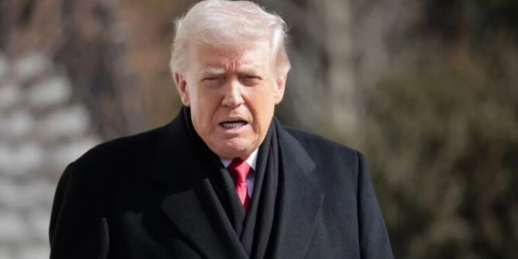 Pas një viti të gjatë mbylljeje, Trump shpall rihapjen e hapësirës ajrore mbi Venezuelë.