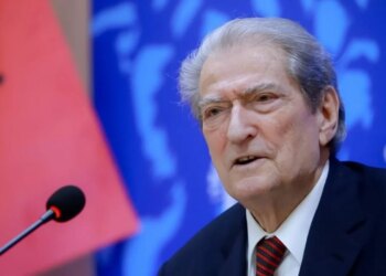 Pasi përfundoi protesta kombëtare, Berisha thirri aleatët në selinë e tij.