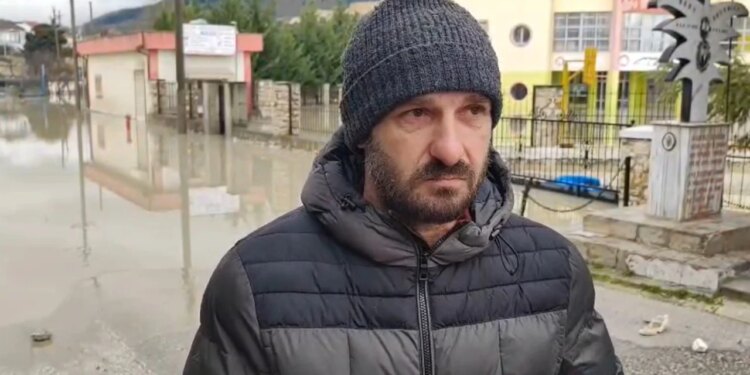 Përmbytjet në Dimal, qytetari reagon: Kanë ndodhur si rezultat i grumbullimeve poshtë urës së re, nuk është hera e parë që...