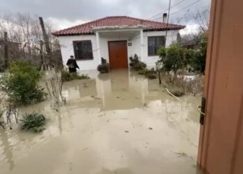 Përmbytjet në Durrës, rreth 500 persona evakuohen nga Sukthi dhe Katundi i Ri. Lumi Erzen del nga shtrati.