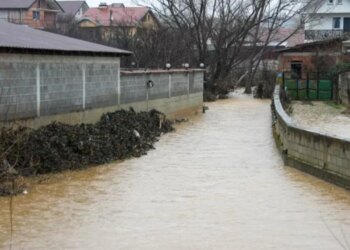 Përmbytjet në Kosovë, procesi mësimor në tri komuna shtyhet përsëri