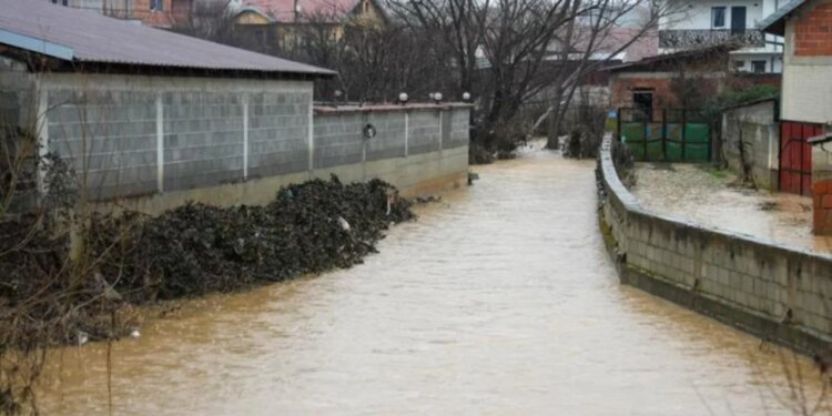Përmbytjet në Kosovë, procesi mësimor në tri komuna shtyhet përsëri