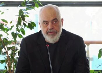 “Përmbytjet nga mbetjet, një krim shqiptar” – Rama mban një takim me kryebashkiakët dhe kritikon pushtetin vendor: Kërkon ndalimin e kësaj situate të pakënaqshme.