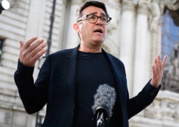 Përplasje në Partinë Laburiste: Starmer i ndalon Burnham-it kandidimin në zgjedhjet e parakohshme parlamentare.