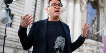 Përplasje në Partinë Laburiste: Starmer i ndalon Burnham-it kandidimin në zgjedhjet e parakohshme parlamentare.