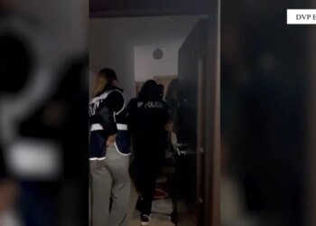 Policia ‘hyri’ në apartamentin e ndjekur gjatë javëve të fundit, arrestohen 3 vajza për prostitucion në Elbasan.