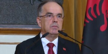 Presidenti Begaj takon përfaqësuesit e Trupit Diplomatik në Shqipëri, ndërsa i drejton një mesazh të veçantë diasporës.