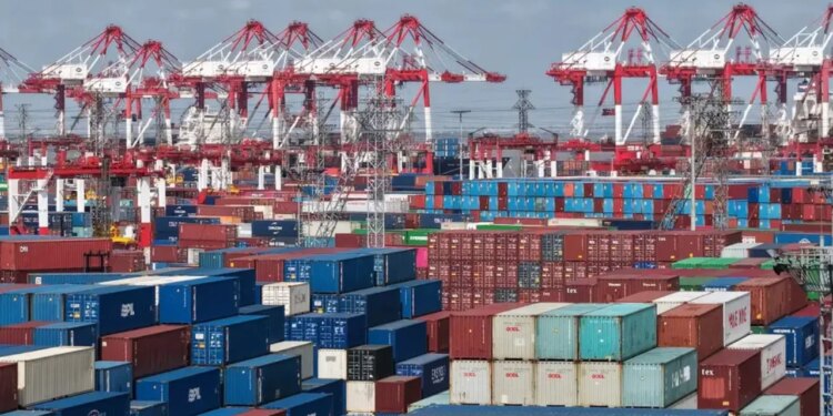 Problemet e Kinës: Rritje e ngadalësuar dhe ulja historike e numrit të lindjeve