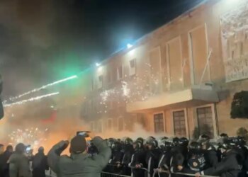 Protesta e Partisë Demokratike: 11 punonjës të lënduar, policia ndalon 17 individë dhe procedon disa të tjerë.