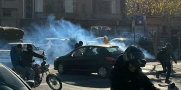 Protestat dhe kërcënimet nga SHBA-ja: Irani në momentin më të brishtë të tij, çfarë e bën situatën kaq të tensionuar?