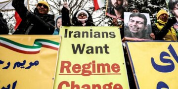 Protestat në Iran hyjnë në ditën e 12-të, numri i viktimave arrin në 45, ndërsa qeveria iraniane ndërpren shërbimin e internetit.