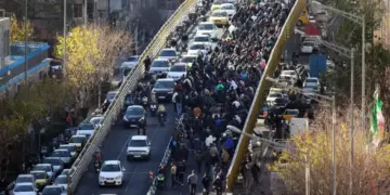 Protestat në Iran intensifikohen, dy individë humbin jetën në përplasje mes qytetarëve dhe trupave të sigurisë.