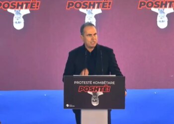 Protestë para Kryeministrisë, Luçiano Boçi: Kjo qeveri duhet të largohet.