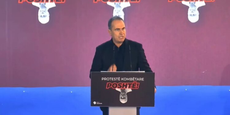 Protestë para Kryeministrisë, Luçiano Boçi: Kjo qeveri duhet të largohet.