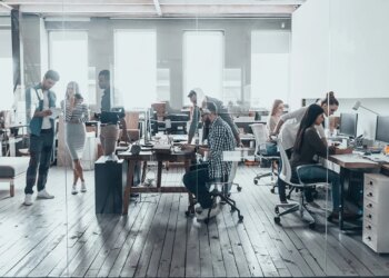 Pyetësori i një kompanie në Itali: 'Kënd do të donit ta shkarkonit nga puna?'