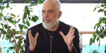 “Qeveria ka pritshmëri të larta”, Rama kritikoi kryebashkiakët: “Çfarë lloj shkence po aplikohet? Pse nuk është përfunduar faza e parë e paketës për malet?”