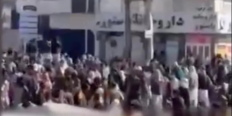 Qindra protestues në Iran vazhdojnë manifestimet për të 13-n ditë me radhë, raportohen të shtëna me armë, ndërsa OKB-ja kërkon një hetim.