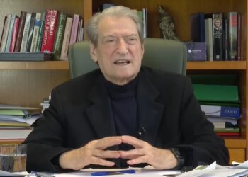 Ramush Rama propozon reforma kushtetuese, ndërkohë Berisha reagon: Nuk pranojmë kompromis, kërkon dorëheqjen e tij.