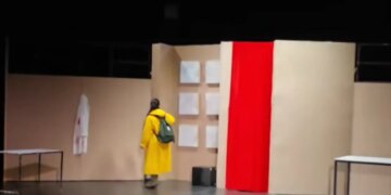 “Rendi i Ri”, shfaqja e dirigjuar nga Kiço Londo, ngjitet në skenën e Teatrit Bylis.