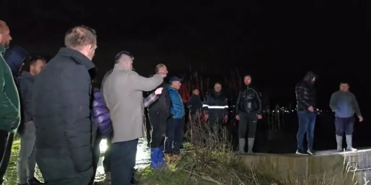 Reshjet e shiut vazhdojnë, lumi Vjosa rrezikon të dalë nga shtrati, Emergjencat Civile në operacion të terenit