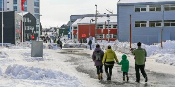Reuters zbulon se SHBA po shqyrton mundësinë e ofrimit të pagesave deri në 100 mijë dollarë për çdo banor të Groenlandës me qëllim që ta shkëpusë atë nga Danimarka.