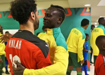 Rivaliteti mes Senegalit dhe Egjiptit, një përballje e mbushur me manipulime, dyshime dhe ngjarje surreale.