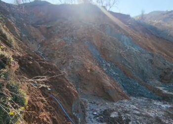 Rrëshqitje e madhe e tokës në fshatin Spathar të Librazhdit, dëme në shtëpi dhe infrastrukturën e rrugëve.