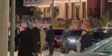 Rreth 40 minuta qëndrim në një kafe në Vlorë, Rama dhe vajza e Trump largohen me makinë në drejtim të Orikumit.